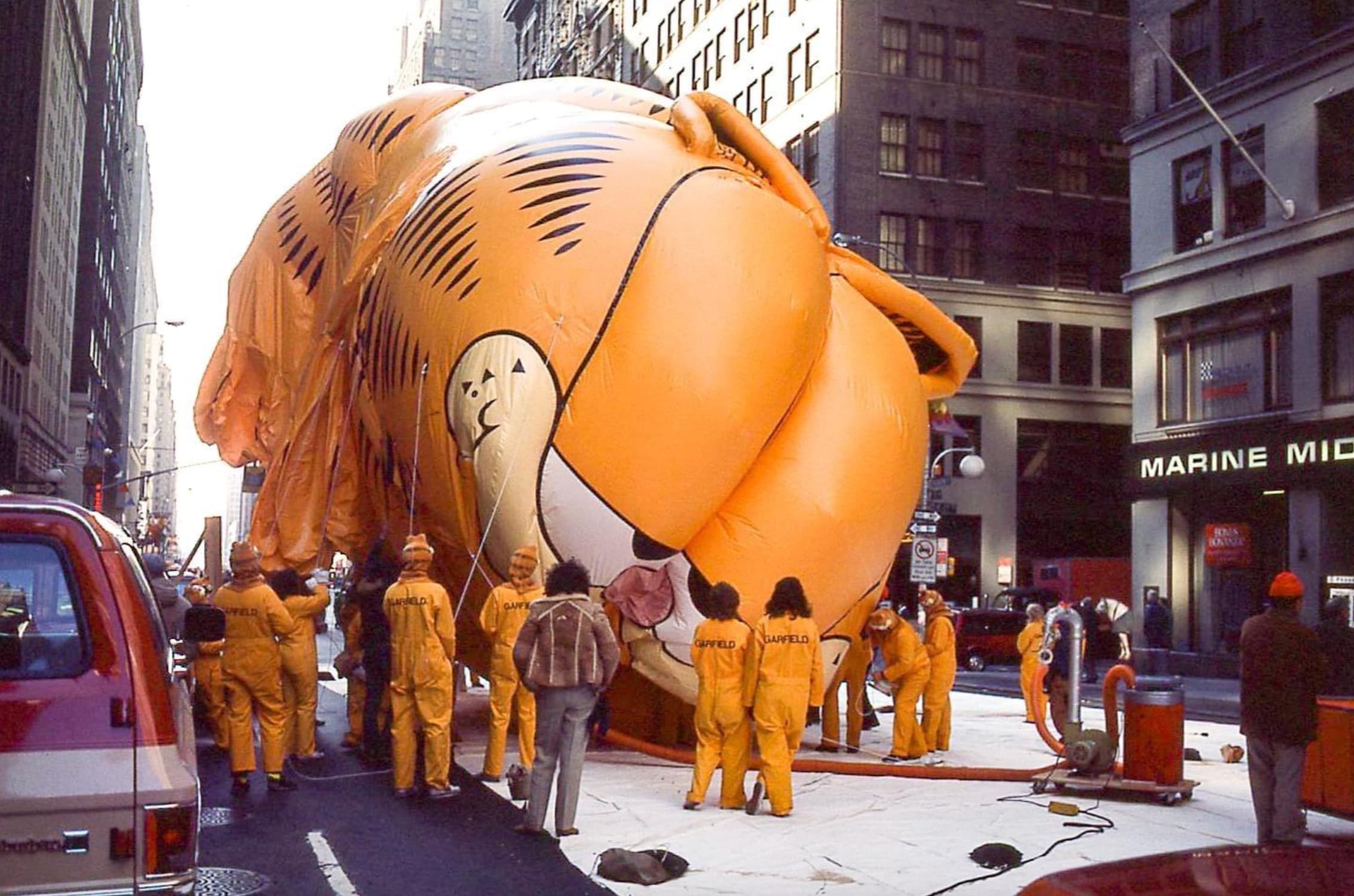 1983 macy's thanksgiving day parade - burban Ufield Marreld Gufx Ffff Garfield Garfield Marine Mid Haize